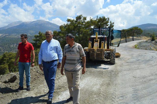 Büyükşehirden Kaş, grup yollarına bakım