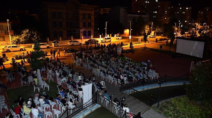 Yeşilyurt Belediyesi&rsquo;nden &lsquo;a&ccedil;ık hava sinema g&uuml;nleri&rsquo;