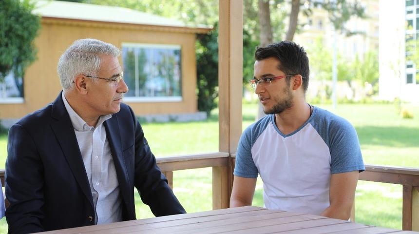 Başkan G&uuml;der, gen&ccedil;lerle biraraya geldi