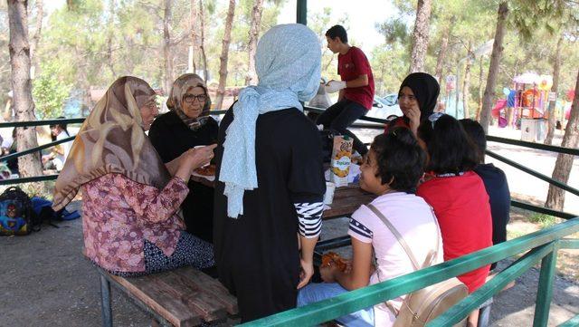 Yaşlılar Bozova’ya çıkarma yaptı