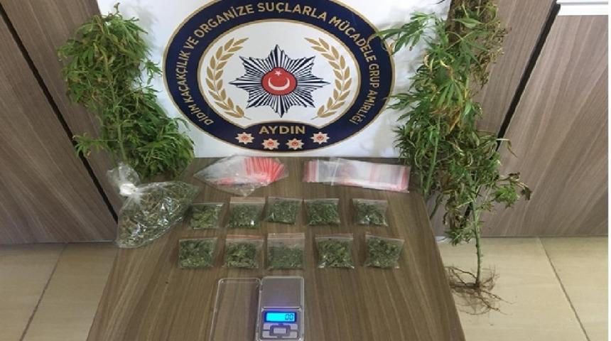 M&uuml;şteri beklerken polis geldi