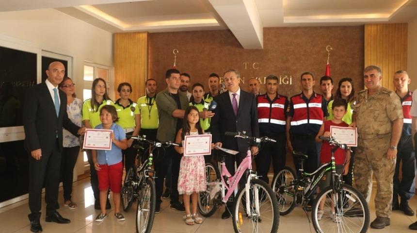 &rsquo;Dikkat Sizden Notlar Bizden&rsquo; projesi