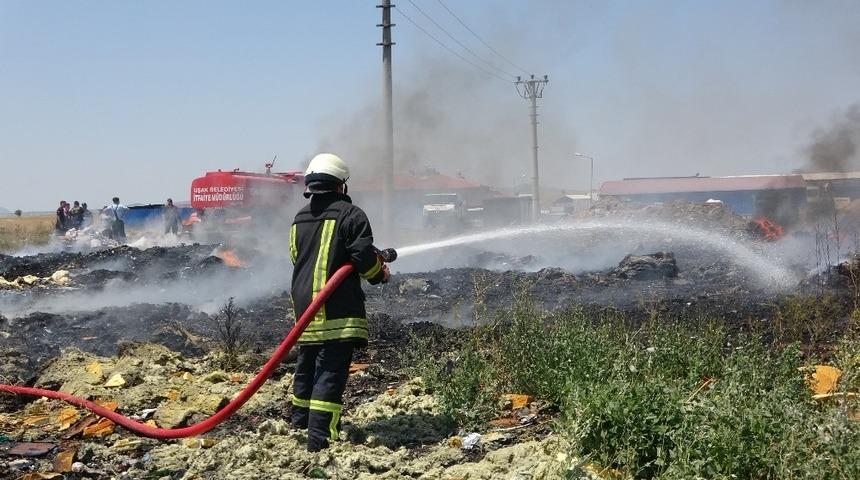 Uşak&rsquo;ta yoğun duman b&uuml;y&uuml;k paniğe neden oldu