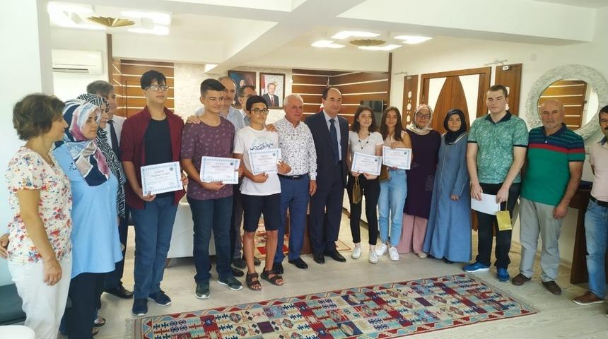 Soma&rsquo;da başarılı &ouml;ğrenciler &ouml;d&uuml;llendirildi