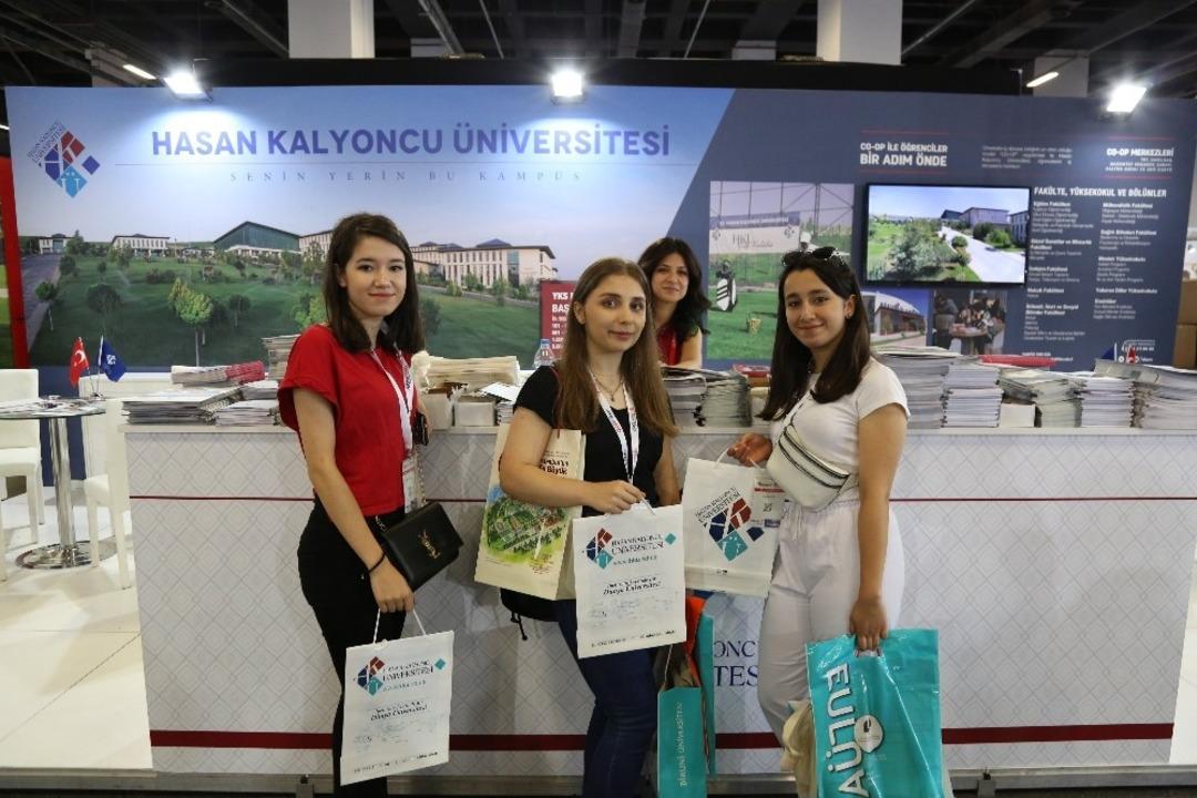 HK&Uuml;, İstanbul Ve Adana&rsquo;da &uuml;niversite adaylarıyla buluştu