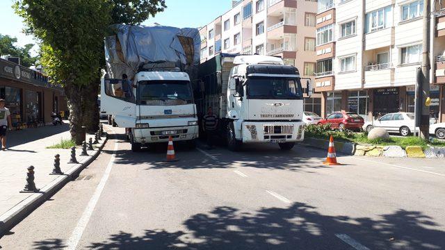 Gelibolulular, feribot sırası nedeniyle kapanan yolun açılmasını istiyor