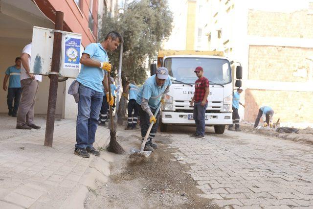 Efeler Belediyesi’nden Orta Mahalle’de moloz temizliği