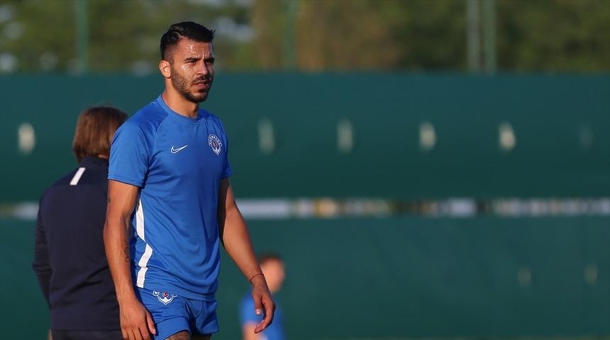 Ayta&ccedil; Kara: Okula giderken arkadaşlarım para veriyordu