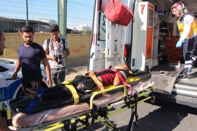 Şanlıurfa'da minibüs ile otomobil çarpıştı: 8 yaralı