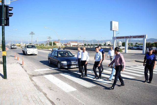 Yenişehir’de bas-geç trafik ışıkları hizmete başladı