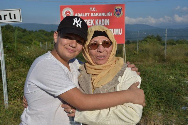 Aşiretin hanımağasına düğün gibi tahliye