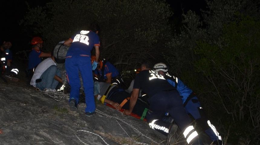 Selfie &ccedil;ekerken kayalıklara d&uuml;şt&uuml;