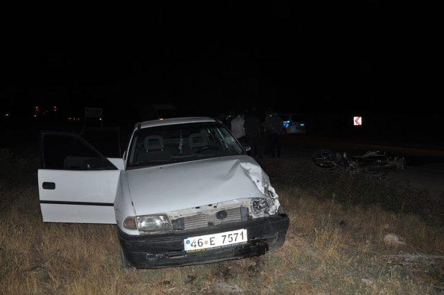 Kahramanmaraş’ta motosiklet ile otomobil çarpıştı: 1’i ağır 2 yaralı