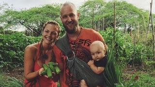  Adada sıra dışı bir hayat süren modern hippi çift