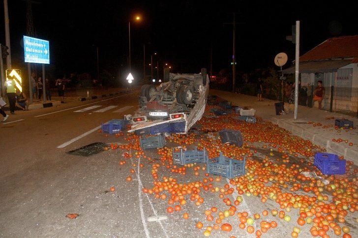 Fethiye’de kamyonet otomobil çarpıştı: 4 yaralı G5