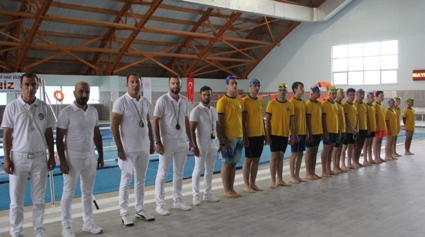 Gen&ccedil; y&uuml;z&uuml;c&uuml;ler kıyasıya yarıştı