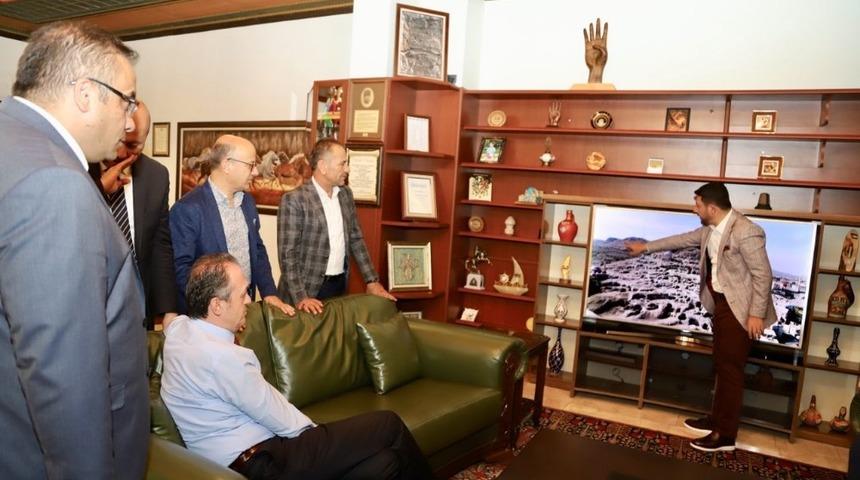 K&uuml;lt&uuml;r Varlıkları ve M&uuml;zeler Genel M&uuml;d&uuml;r&uuml; G&ouml;khan Yazgı, Başkan Arı&rsquo;yı ziyaret etti