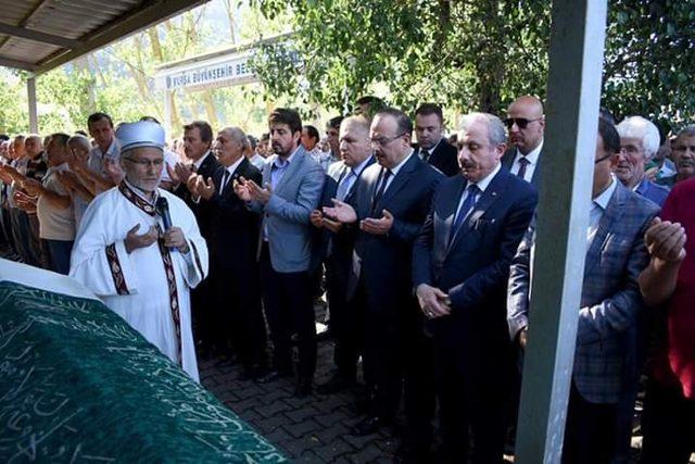 Meclis Başkanı acıya ortak oldu, tabuta omuz verdi