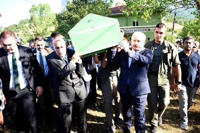 Meclis Başkanı acıya ortak oldu, tabuta omuz verdi