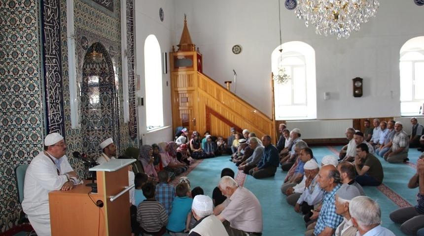 Yaz Kur’an Kursu öğrencilerinden İlahi ve Kur’an- Kerim tilaveti