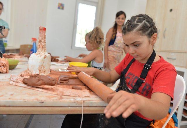 Falezlerin üzerinde seramik ve heykel kursu