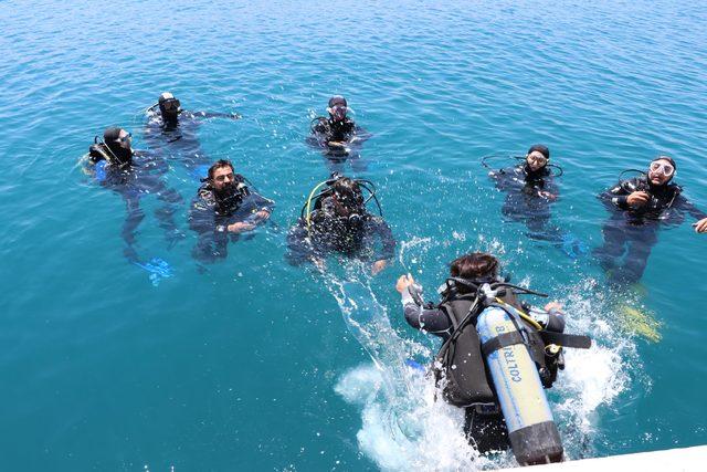 Ermeni dalgıçlar Van Gölü'ne daldı