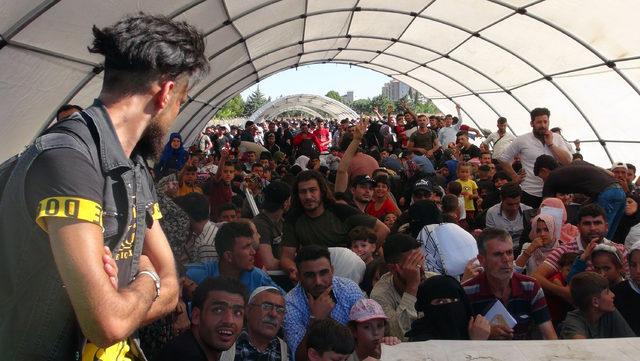 Suriyelilerin bayram için ülkelerine gidişi sürüyor