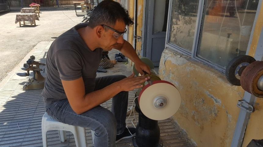 Yavuzeli&rsquo;nde bayram &ouml;ncesinde bı&ccedil;ak bileme mesaisi