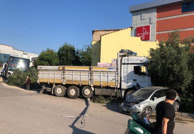 Denizli'de zincirleme kaza: 4 yaralı