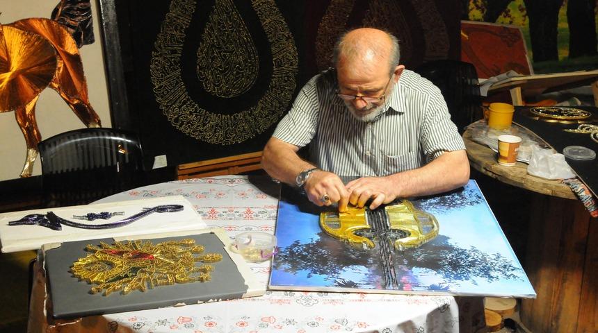 Bakır telden sanat eserleri &uuml;retiyor