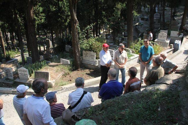 Kazım Baykal mezarı başında anıldı