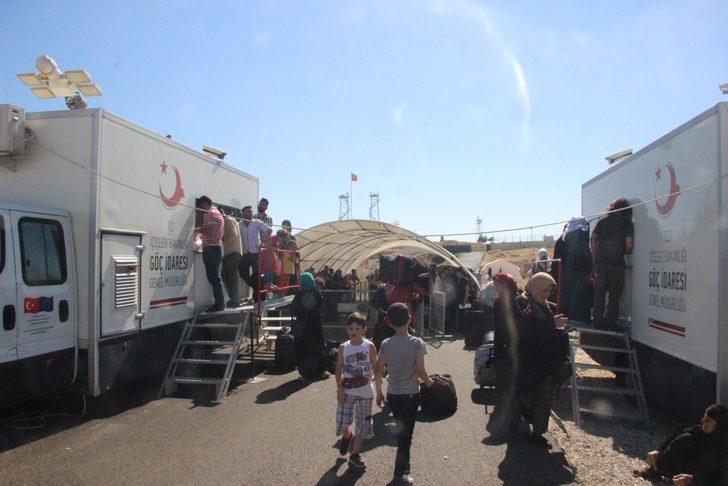 Suriyeliler ülkelerine koşarak gitti G2