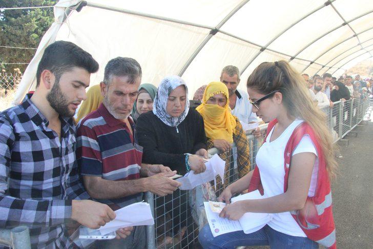 Suriyeliler ülkelerine koşarak gitti G3