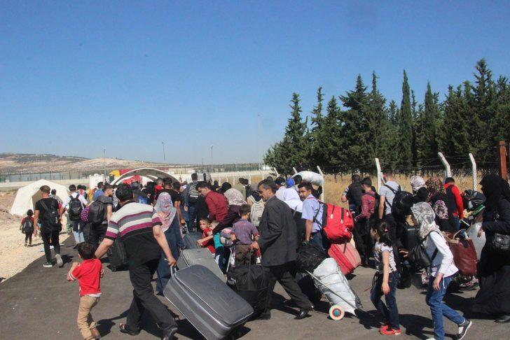 Suriyeliler ülkelerine koşarak gitti G4