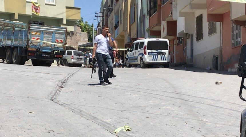 Silahlı kavgada baba ve 3 oğlu vuruldu