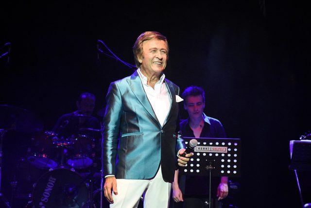 Erol Evgin, Bodrum da hayranlarını coşturdu 4