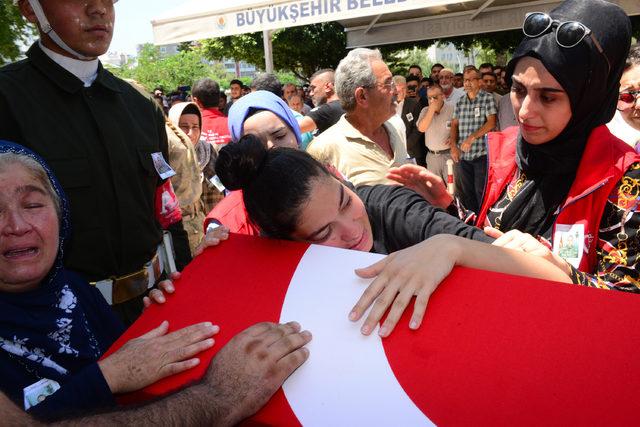 Şehit Sözleşmeli Er Metin Yıldız, son yolculuğuna uğurlandı