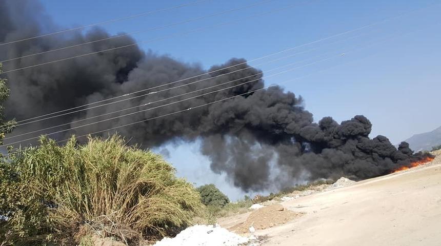 &Ccedil;&ouml;pl&uuml;k ve hurda yangınları şehri kokuttu