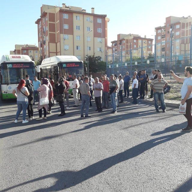 Vatandaşlar yol kesti, halk otobüslerini geri istedi