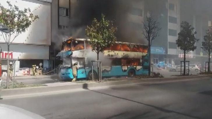 Esenyurt'ta çift katlı özel halk otobüsü yandı G2