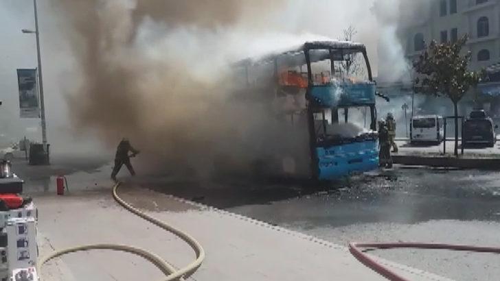 Esenyurt'ta çift katlı özel halk otobüsü yandı G3