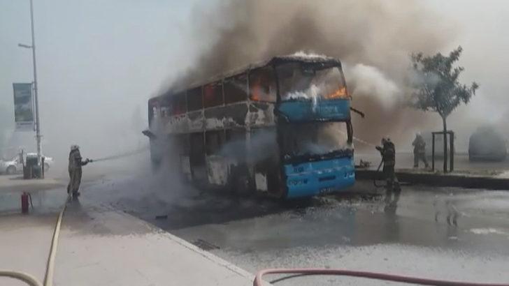 Esenyurt'ta çift katlı özel halk otobüsü yandı G4