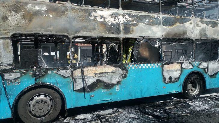 Esenyurt'ta çift katlı özel halk otobüsü yandı G1