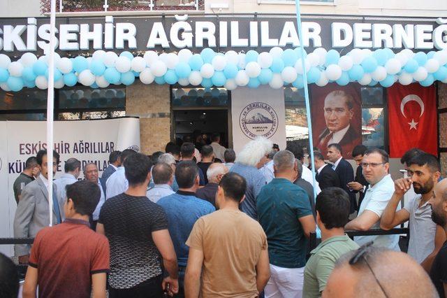 Es Ağrılılar Kültür ve Yardımlaşma Derneği’nin yeni hizmet binası açılışı gerçekleşti