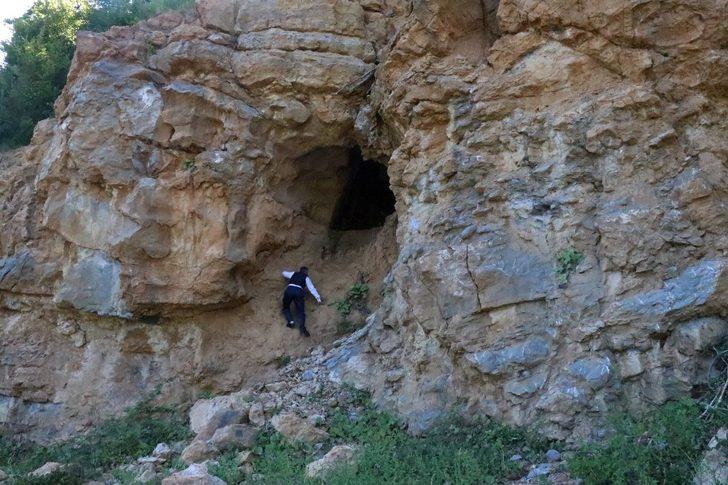 Zonguldak'ta heyelan, mağarayı ortaya çıkardı G2