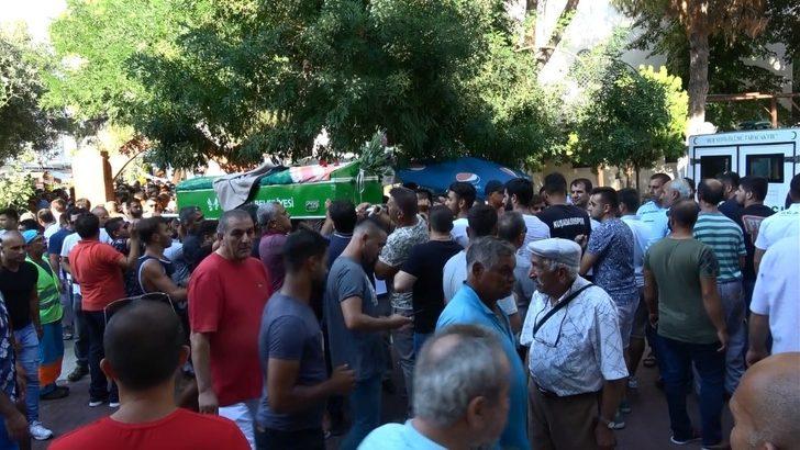 Kuşadası, kalbinden bıçaklanan roman genç için ağladı G2