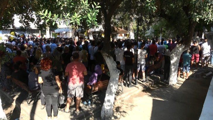 Kuşadası, kalbinden bıçaklanan roman genç için ağladı G3