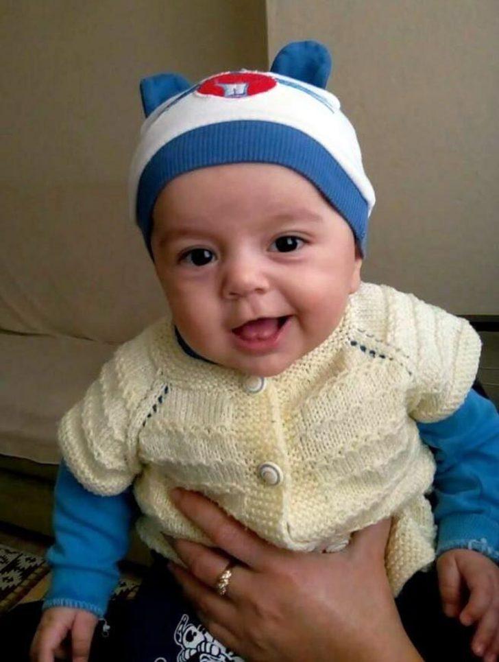 Minik Melih, sünnet kıyafetinin pelerini ile son yolculuğuna uğurlandı G2