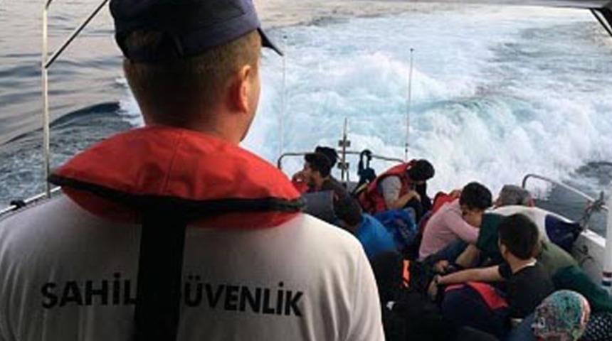 Denizde uçaktan tespit edilen kaçaklar yakalandı