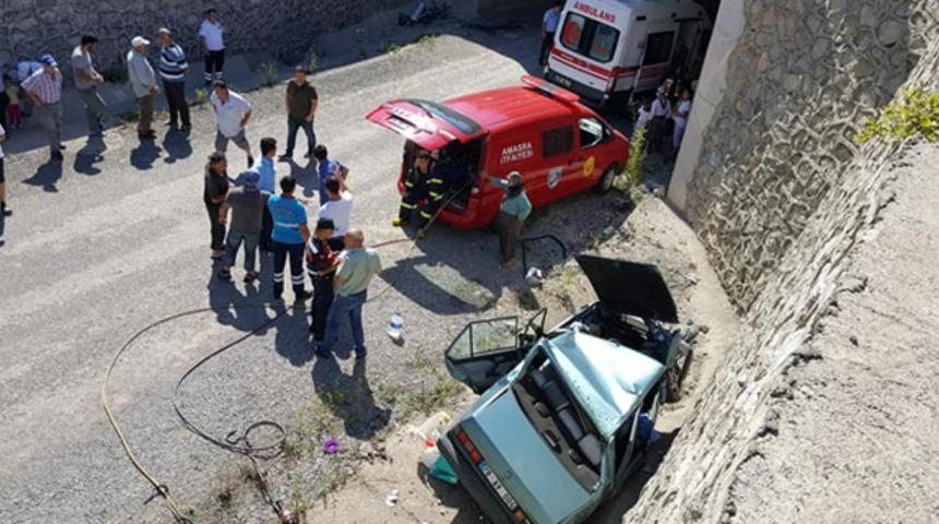 Bartın’da otomobil üst geçitten uçtu: 1 ölü, 4 yaralı